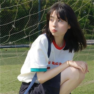 龙纹身的女孩